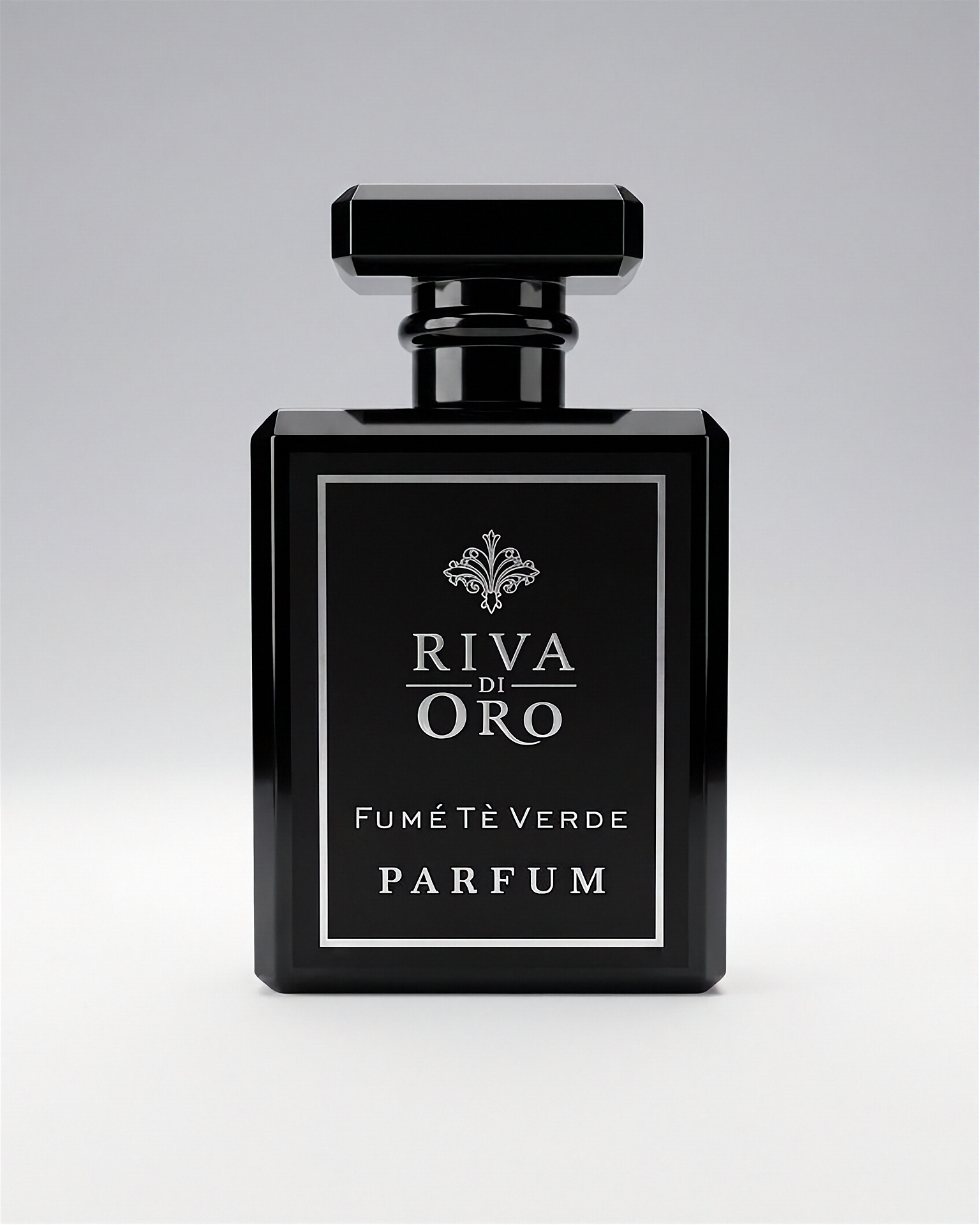 Fumé Tè Verde 100ml perfume bottle close-up by Riva di Oro